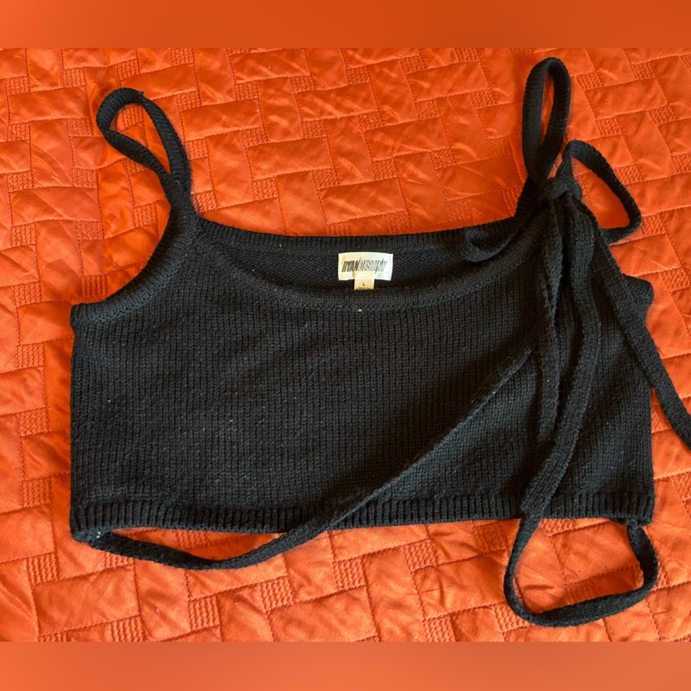 🚨4/$20 Sale!🚨 Ryan Destiny Knit Crop Top Size Large